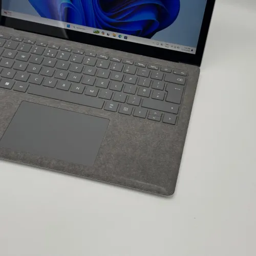Microsoft Surface Laptop 4 / i5-1145G7 / 16 Go / 512 Go SSD / 13.5 2K Tactile