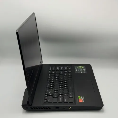 MSI Alpha 17 / Ryzen 9 7940HX / 16 Go DDR5 / RTX 4070 (140W) / QHD 240Hz