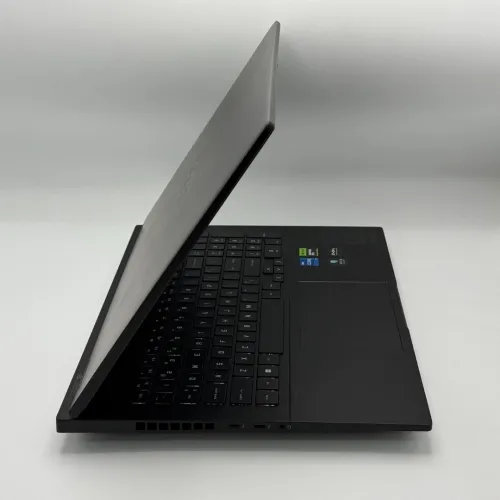 HP OMEN 16 / i7-14650HX / 16 Go DDR5 / RTX 4070 / QHD+ 240Hz