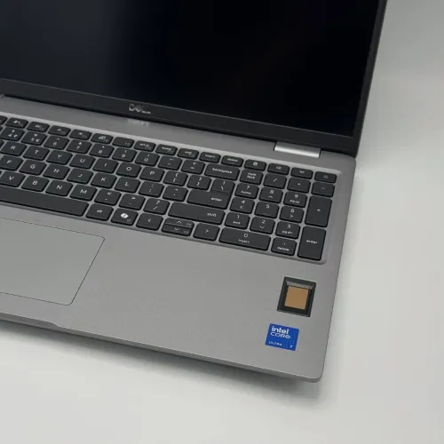 DELL PRECISION 3590 / ULTRA 7 165H / 16Go DDR5 / 1To / NVIDIA RTX 500 Ada / 15.6 FHD