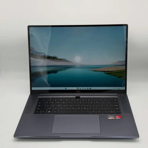 Huawei MateBook 16 / Ryzen 5 5600H / 16 Go DDR4 / 512 Go SSD / 16 2.5K