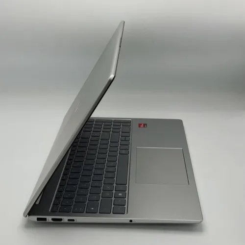HP Laptop 15 / Ryzen 5 7520U / 16 Go DDR5 / 15.6 FHD