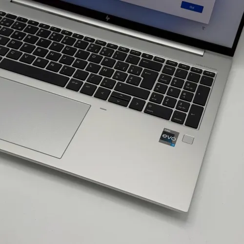 HP ELITEBOOK 860 G10 / 13th I7-1335U / 16GO DDR5 / 512SSD / 16  FHD+ 