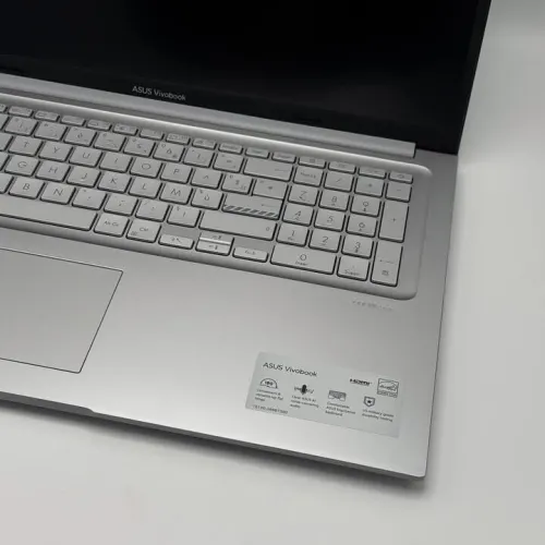 ASUS VIVOBOOK 17 / Core 7 150U / 16Go / 1To SSD / 17.3  FHD