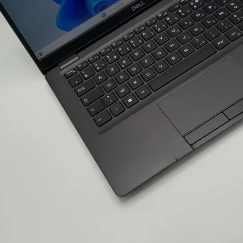 DELL LATITUDE 5300 / 8th I7-8665U / 16Go DDR4 / 512SSD / 13.3 FHD