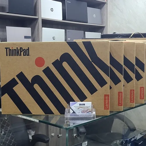 LENOVO THINKPAD E14 GEN5 / RYZEN 7 7730U (13th)/ 16Go DDR4 / 512SSD / 14" FHD+ TACTILE