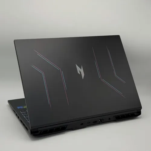 Acer Nitro Shadow SH16 / i7-14650HX / RTX 4060 / 16 Go DDR5 / QHD+ 165Hz