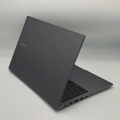 Samsung Galaxy Book4 (NP750XGK) / i5-1335U / 16 Go / 512 Go SSD / 15.6 FHD