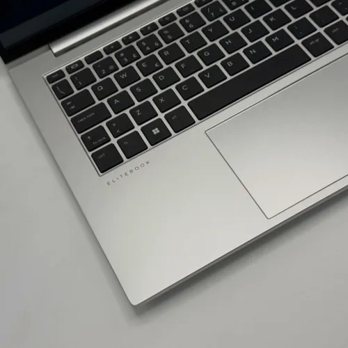 HP EliteBook 840 G9 / i7-1265U / 16 Go DDR5 / 512 Go SSD / 14 FHD+