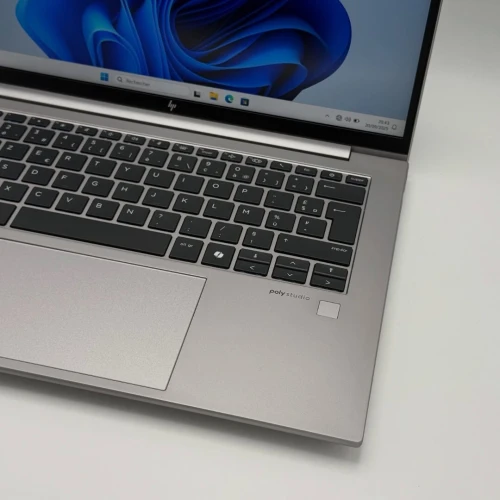 HP ZBOOK FireFly G11 / RYZEN PRO 7 8840Hs/ AMD 780M UP TO 16Go Vram / 32Go DDR5 / 1To SSD / 14 FHD+ 