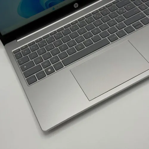 HP Laptop 15 / Ryzen 5 7520U / 16 Go DDR5 / 15.6 FHD