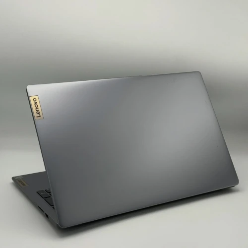 Lenovo IdeaPad Slim 3 / i7-13620H / 16Go DDR5 / 1To SSD NVMe / 15.6 FHD