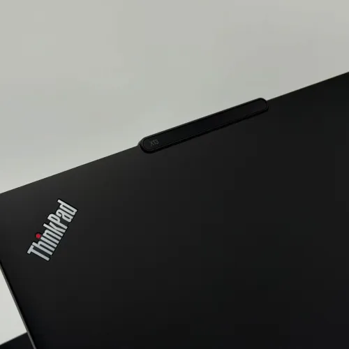 Lenovo ThinkPad X13 Gen 4 Magnesium / Ryzen 5 Pro 7540U / 32 Go DDR5 / 512 Go SSD / 13.3 FHD+