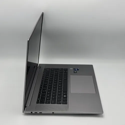 HP ZBOOK STUDIO 16 G9 / 12th I7-12800H / NVIDIA RTX A2000 8Go / 32Go DDR5 / 1To SSD / 16 FHD+