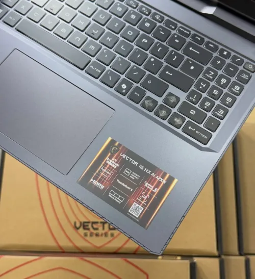 MSI VECTOR 16 HX AI / Core Ultra 7 255HX / RTX 5070 Ti / QHD+ 240Hz