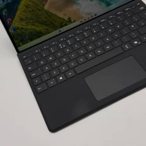 Microsoft Surface Pro 10 for Business / Ultra 7 165U / 16 Go DDR5 / 256 Go SSD / PixelSense 120Hz