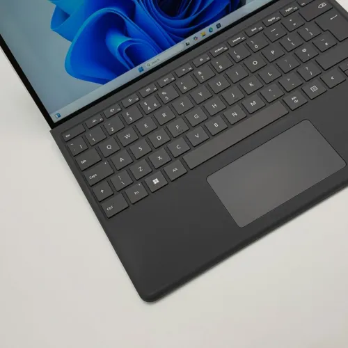 Microsoft Surface Pro 9 / i7-1265U / 16 Go DDR5 / 512 Go SSD / Écran 3K 120 Hz