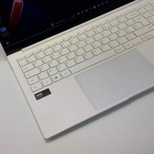 SAMSUNG GALAXY BOOK PRO 4 / 14th ULTRA 7 155H / 16Go DDR5 / 512SSD / AMOLED 15.6