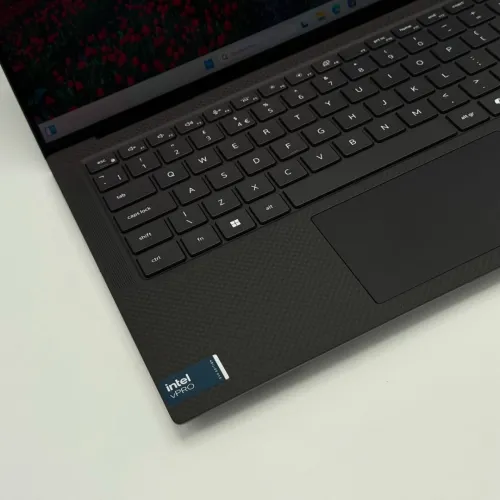 DELL PRECISION 5490 / ULTRA 9 185H / 64Go DDR5 / 512SSD / NVIDIA RTX 2000 ADA 8Go/ 14 QHD+