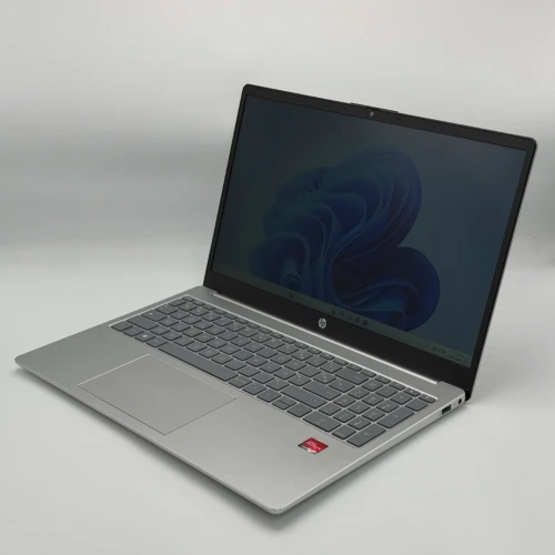 HP Laptop 15 / Ryzen 5 7520U / 16 Go DDR5 / 15.6 FHD
