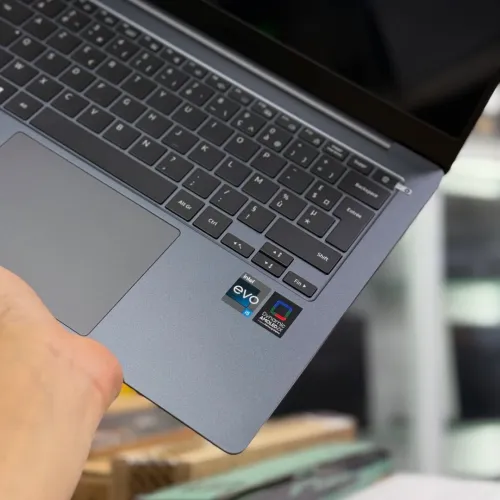 SAMSUNG GALAXYBOOK 3 PRO / 13th I5-1340P / 8Go DDR5 / 256SSD / 14 3K AMOLED