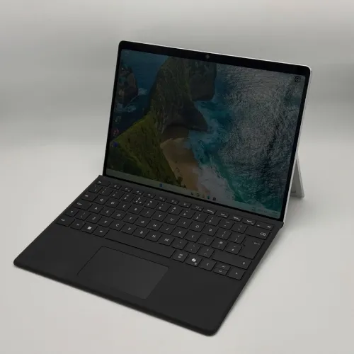 Microsoft Surface Pro 10 for Business / Ultra 7 165U / 16 Go DDR5 / 256 Go SSD / PixelSense 120Hz