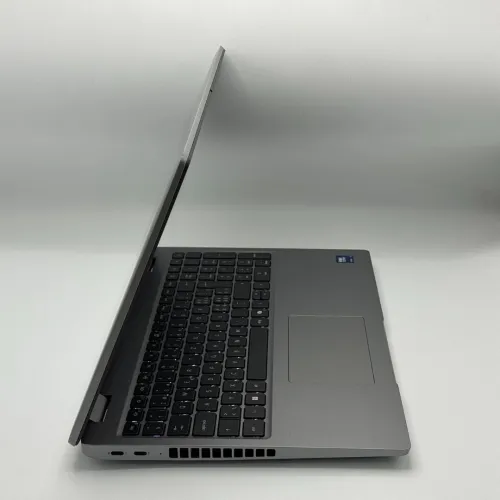 Dell Latitude 5550 / Ultra 7 165H / 16 Go DDR5 / 512 Go SSD / 15.6 FHD