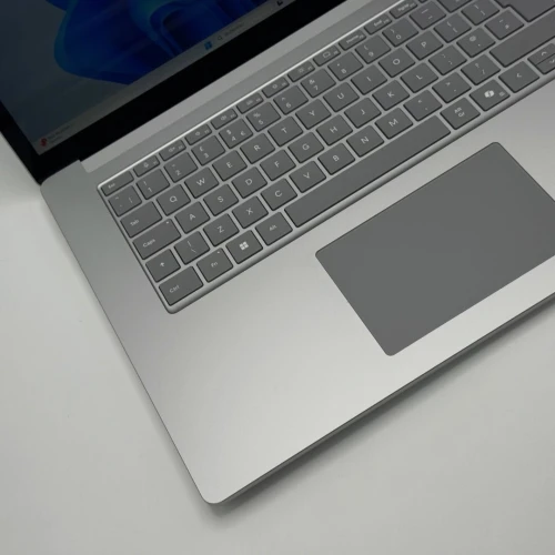 Microsoft Surface Laptop 6 for Business / Ultra 7 165H / 16 Go DDR5 / 512 Go SSD / 15 QHD