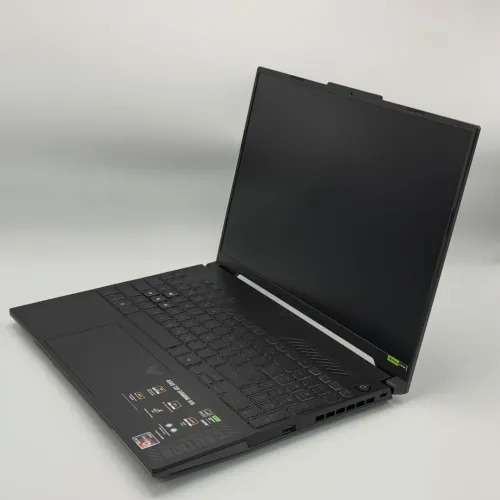 ASUS FA607N / Ryzen 7 7445HS / 16 Go DDR5 / 512 Go SSD / RTX 4050 / 16 WUXGA