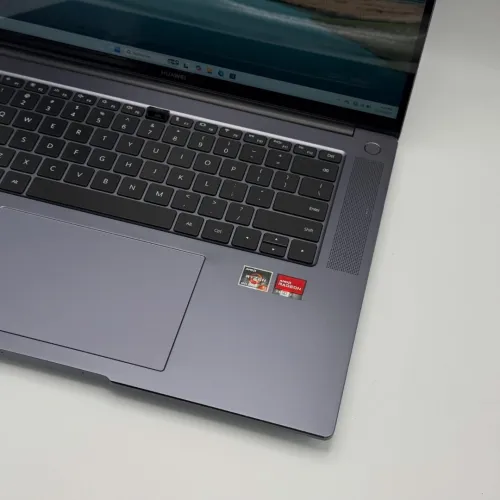 Huawei MateBook 16 / Ryzen 5 5600H / 16 Go DDR4 / 512 Go SSD / 16 2.5K