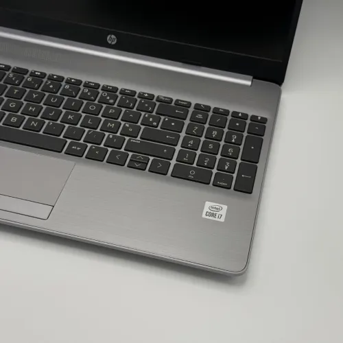HP 250 G9 / i7-1065G7 / 16Go DDR4 / 512Go SSD / 15.6 FHD