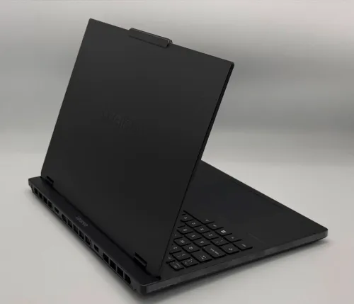 LENOVO LEGION 5 OLED / 13th I7-13650Hx / 24Go DDR5 / 1To SSD / NVIDIA RTX 5050 8Go / 15.1 165Hz