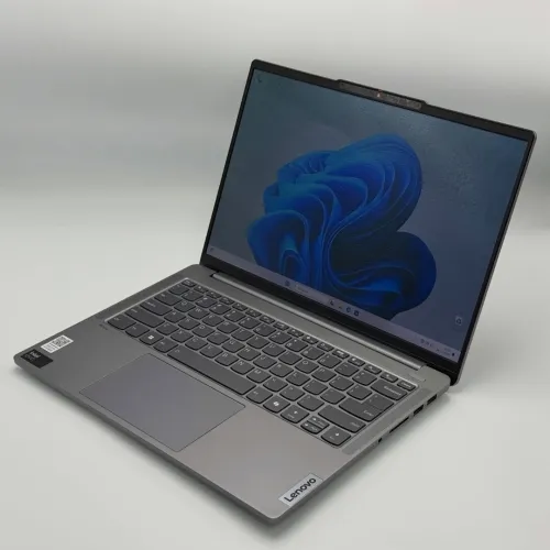 LENOVO IDEAPAD PRO 5 OLED / ULTRA 9 185H / 32Go DDR5x / 1To SSD / 14 2.8K 120hz OLED