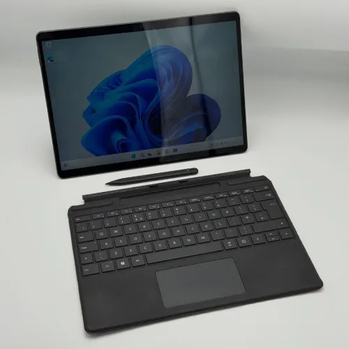 Microsoft Surface Pro 8 / i7-1185G7 / 16 Go / 512 Go SSD / 3K Tactile + Stylet
