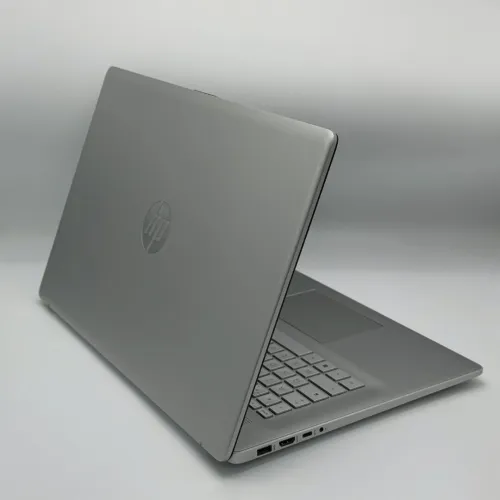 HP LAPTOP 17 / RYZEN 5 7520U / 16Go DDR5 / 512SSD / 17.3 FHD