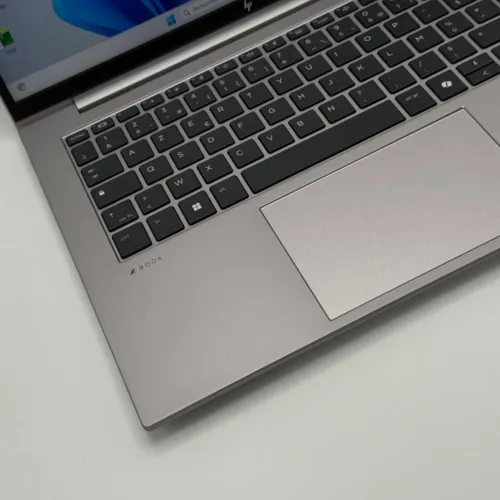 HP ZBook Firefly 14 G11 A / Ryzen 7 8840HS / 32 Go DDR5 / 1 To SSD / FHD+
