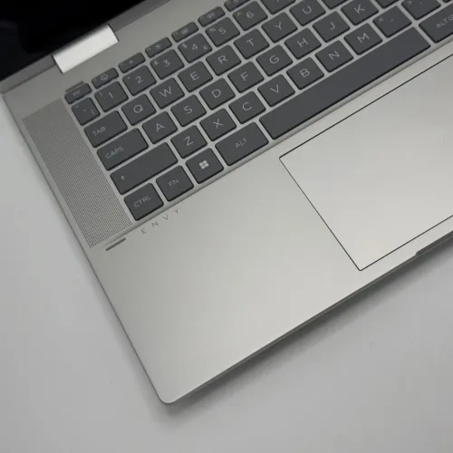 HP Envy x360 15 / i5-1335U / 8 Go DDR5 / 512 Go SSD / OLED x360