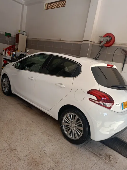 Peugeot 208 2019 Allure Facelift