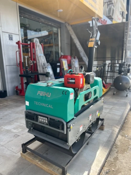 ROULEAU COMPACTEUR / 2 CYLENDERS 840KG - CONDUCTEUR /  2 CYLENDERS 860-730KG / 1 CYLENDER 298KG