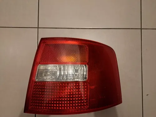 feu arrière droite Audi A 6 break année 2004