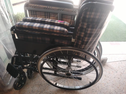 Fauteuil roulant adultes et enfants 