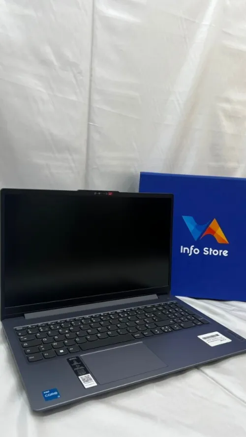 Lenovo IdeaPad Slim 3 15IRU8