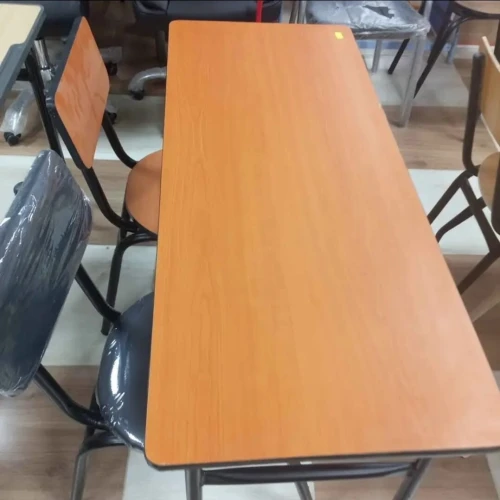 TABLE SCOLAIRE AVEC 02-03-04 CHAISES