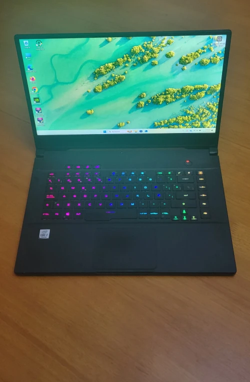 Asus ROG Zephyrus M15 I7-10750H 40GB ram 1.5TB SSD RTX 2070 MAX Q 8GB 240Hz