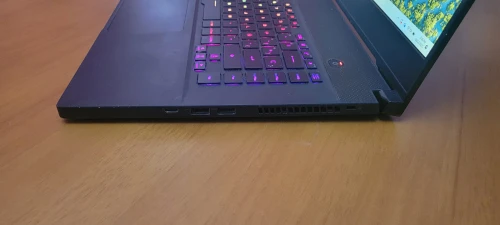 Asus ROG Zephyrus M15 I7-10750H 40GB ram 1.5TB SSD RTX 2070 MAX Q 8GB 240Hz