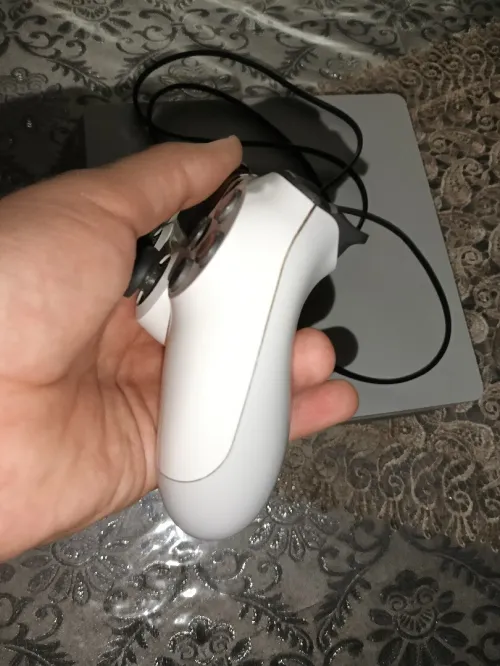 Ps4 slim édition blanche en ligne version 13.52