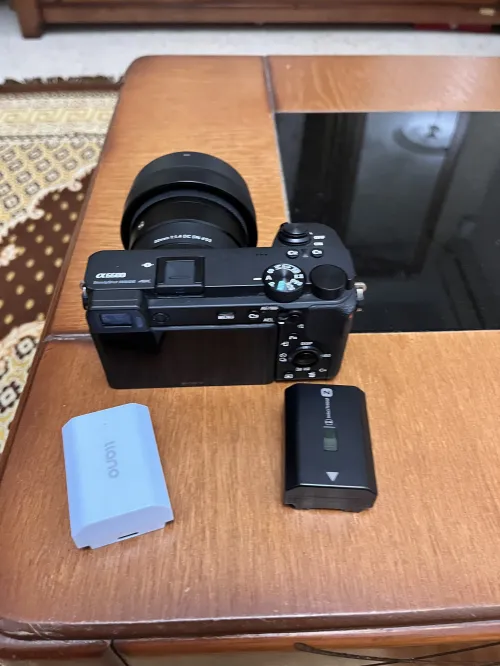 Sony a6600 + objectif sigma 30mm f 1.4 + 2 batteries