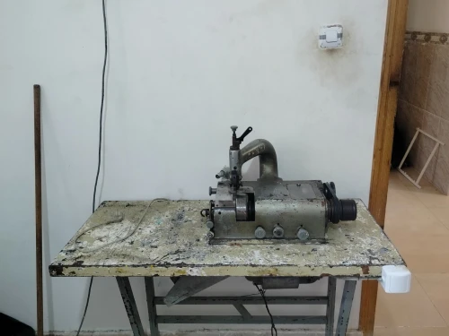 machine à coudre+ pareuse+press
