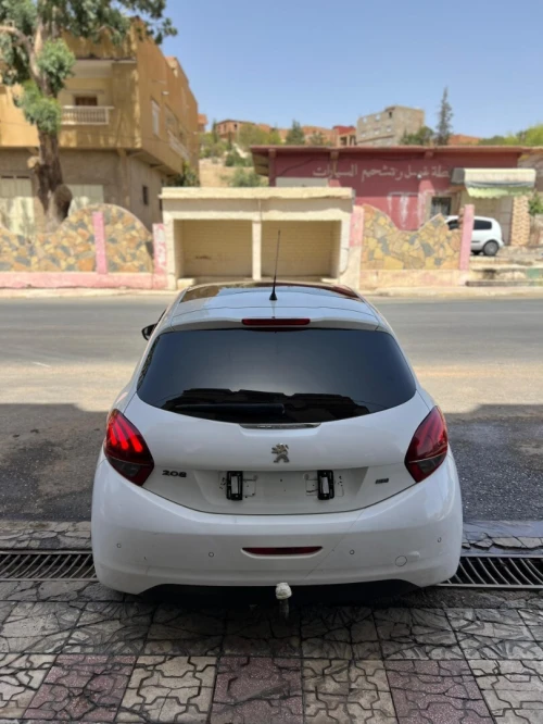 Peugeot 208 2015 Allure Facelift