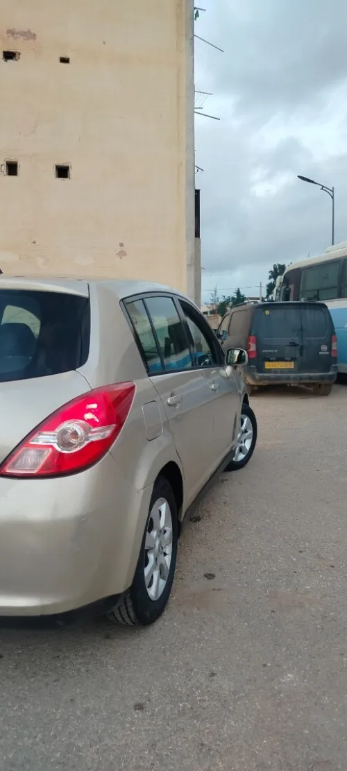 Nissan Tiida 5 portes 2010 